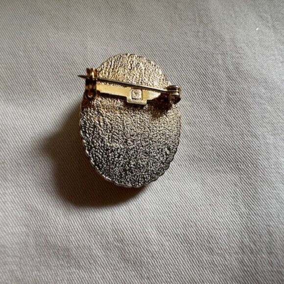 Vintage Cameo Brooch Pin - Picture 8 of 8